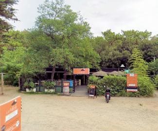Entr�e de la Paillote et son parking � gauche